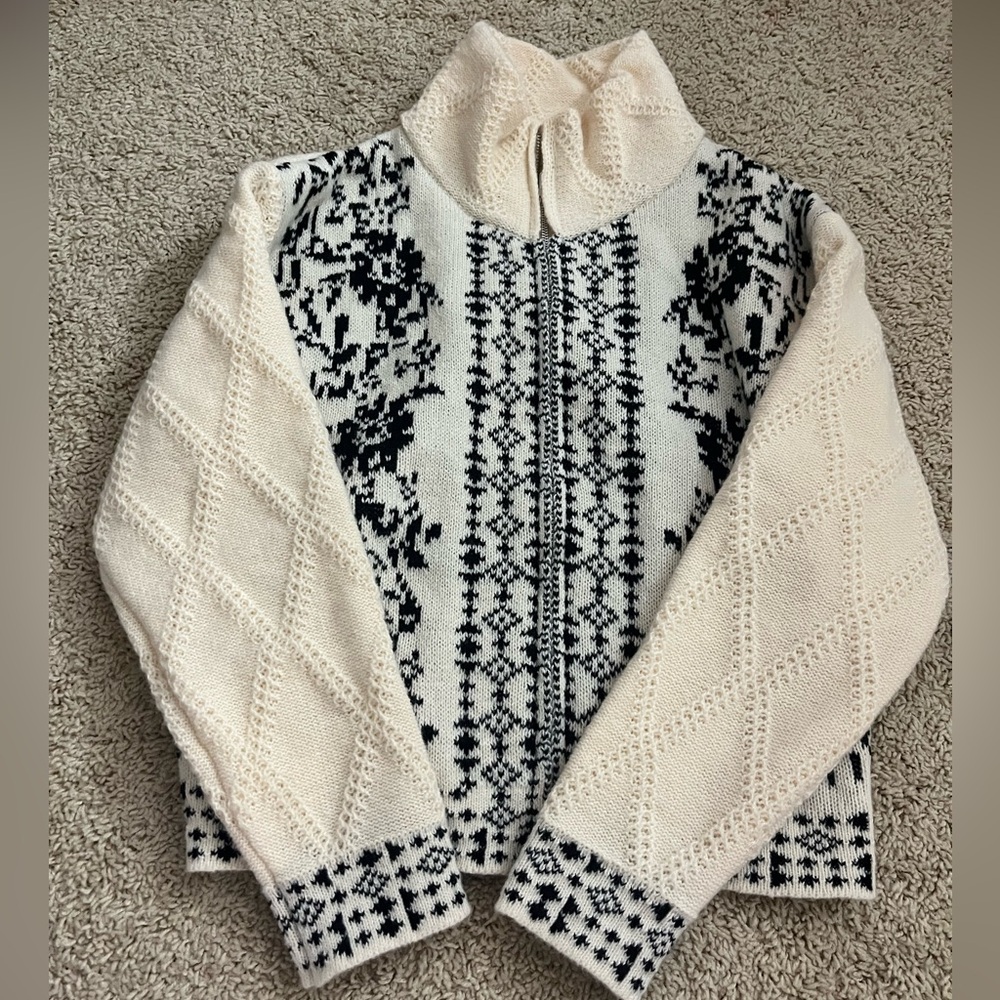 Knit zip up